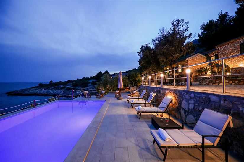 House Dingač Village Resort