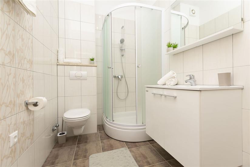 Apartment A4, for 6 persons