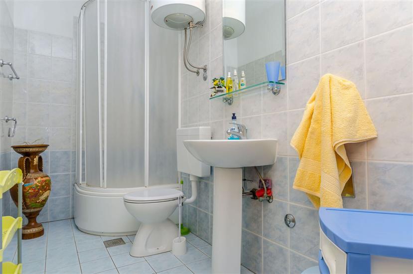 Apartment A2, for 5 persons