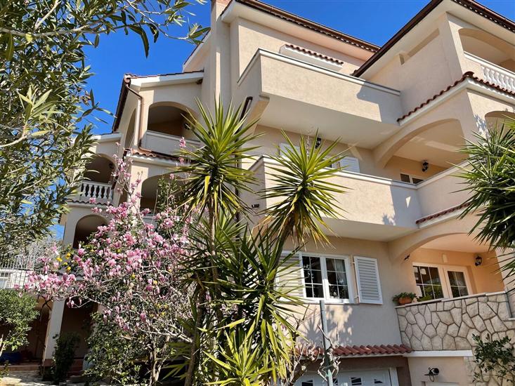 Apartments Anamarija S