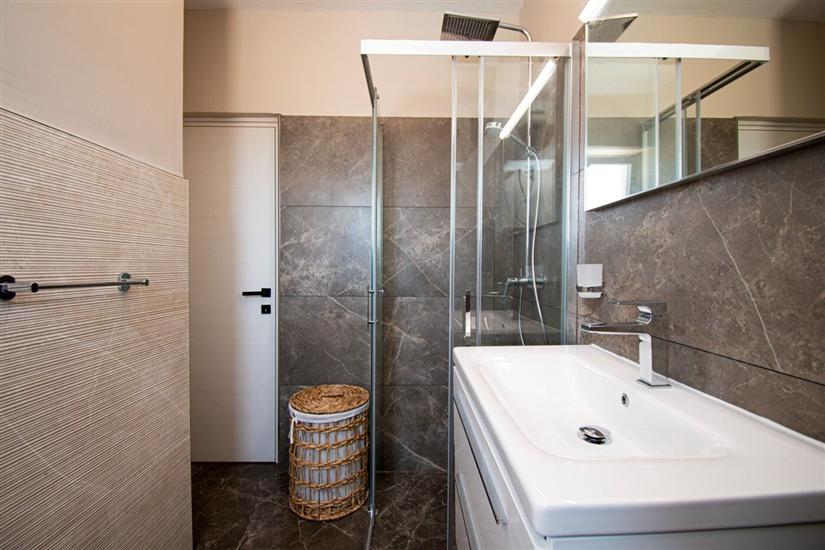 House K1, for 10 persons