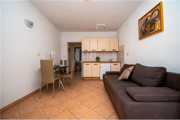 House K1, for 10 persons