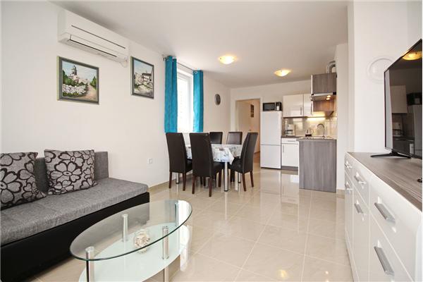 Apartment A2, for 5 persons
