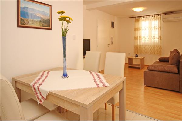 Apartment A1, for 5 persons