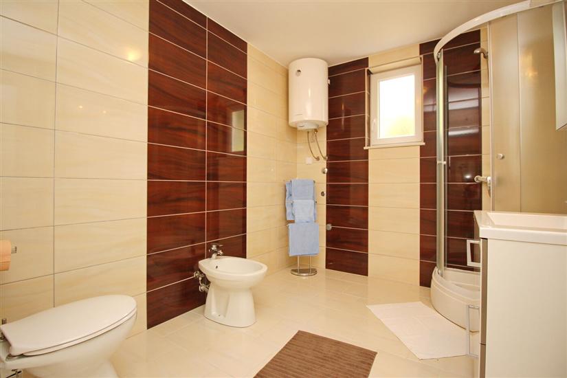 Apartment A1, for 5 persons