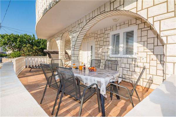 Apartment A1, for 7 persons