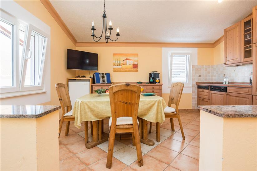 Apartment A2, for 6 persons