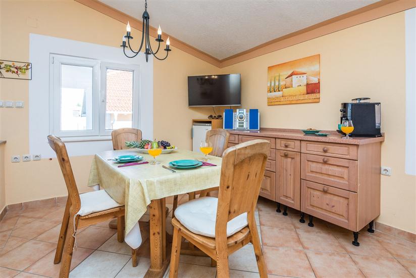 Apartment A2, for 6 persons