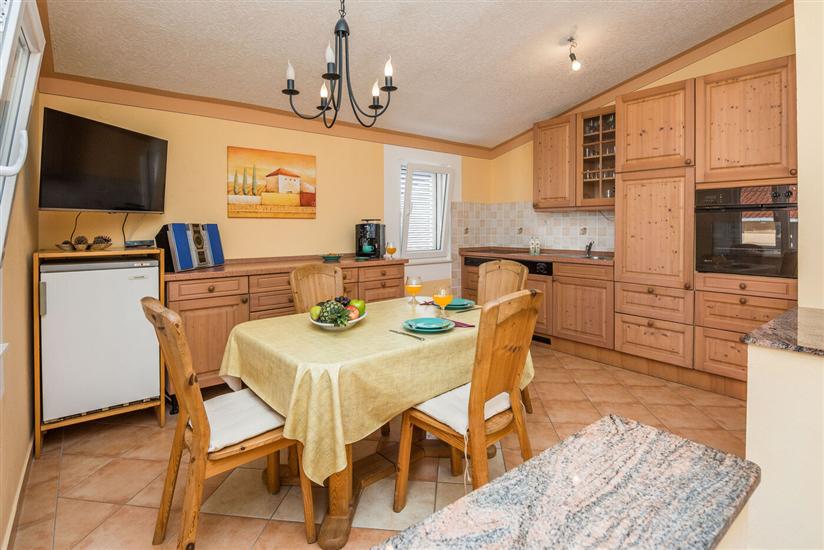 Apartment A2, for 6 persons