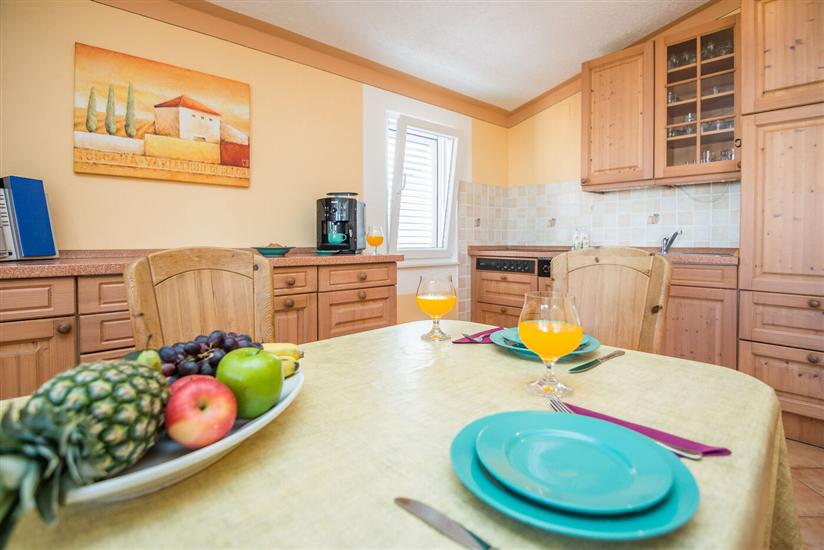 Apartment A2, for 6 persons