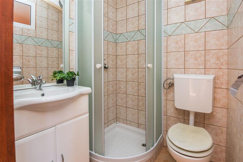 Apartment A2, for 6 persons