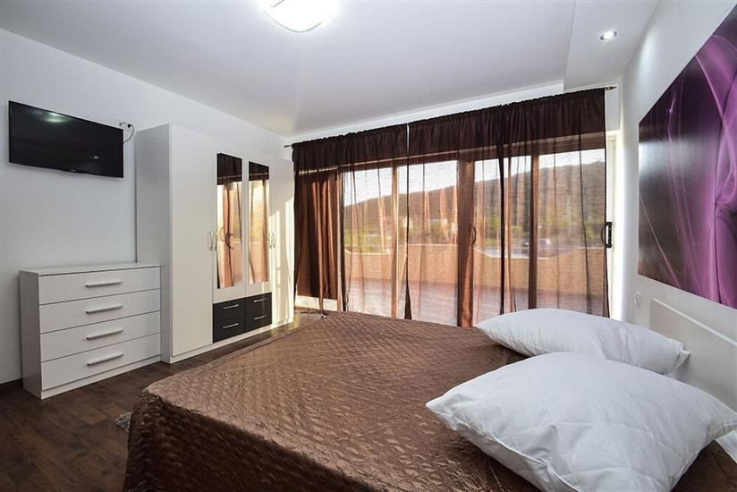 House K1, for 10 persons