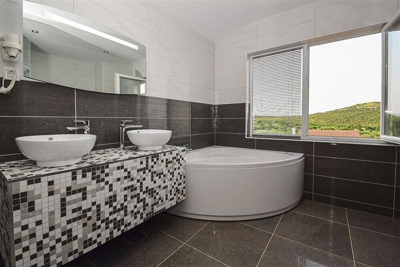 House K1, for 10 persons