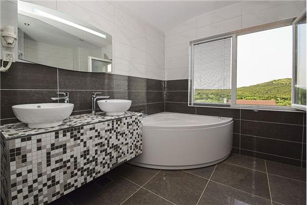 House K1, for 10 persons