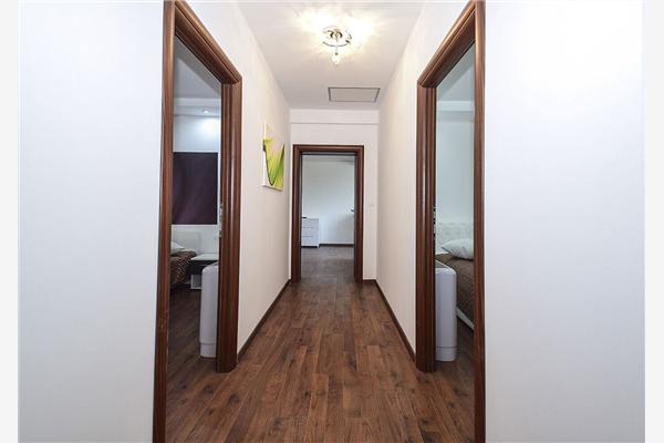 House K1, for 10 persons