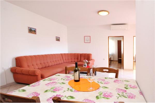 Apartment A1, for 5 persons