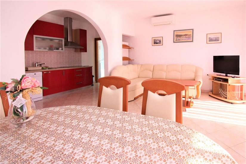 Apartment A7, for 6 persons