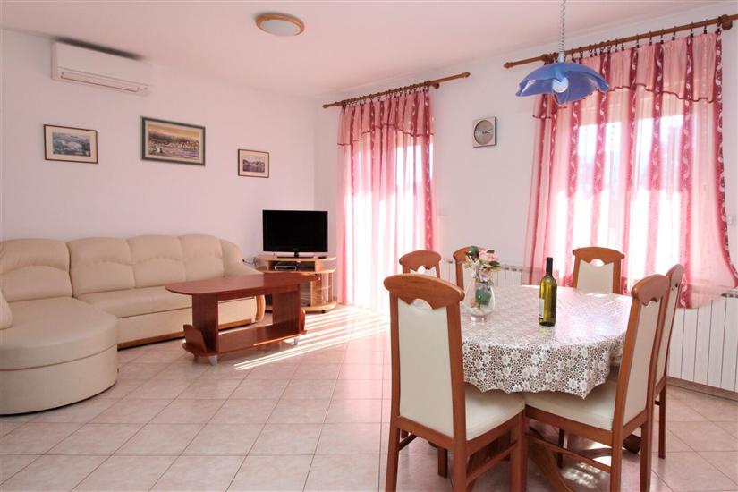 Apartment A7, for 6 persons