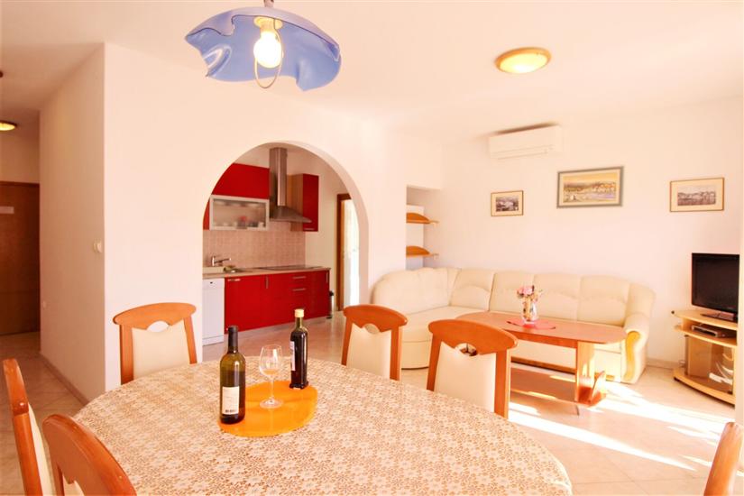 Apartment A7, for 6 persons