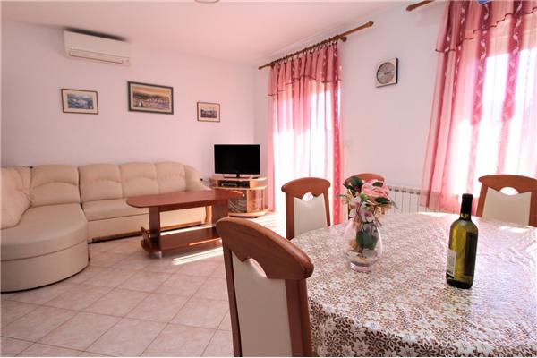 Apartment A7, for 6 persons