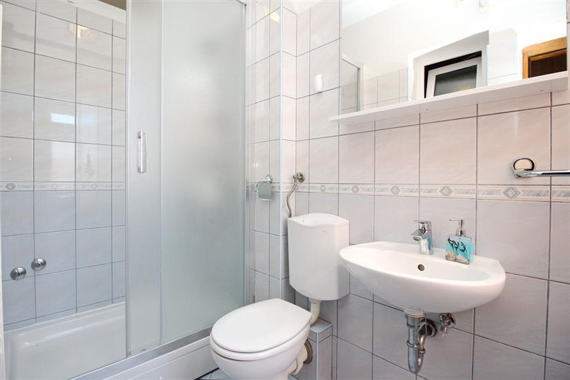 Apartment A7, for 6 persons