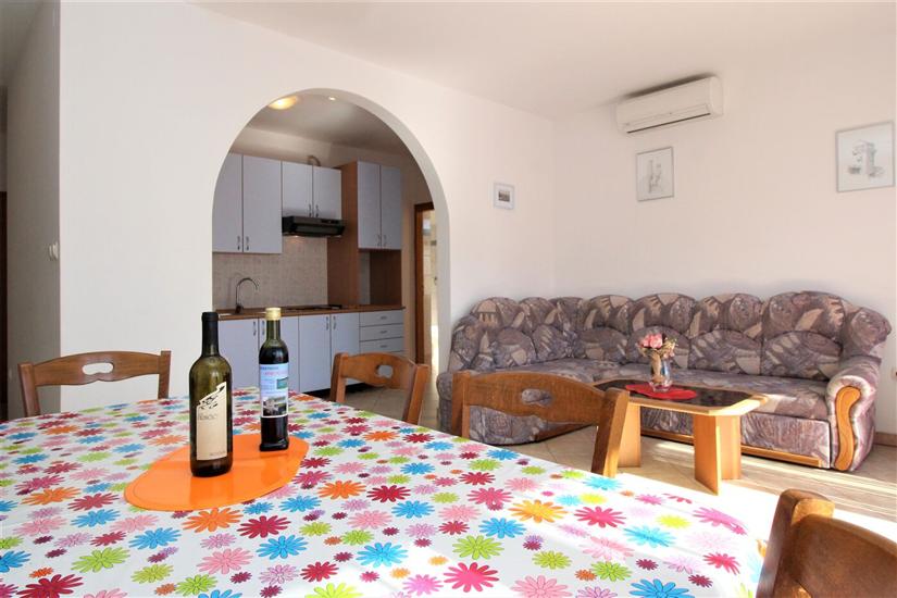 Apartment A2, for 6 persons