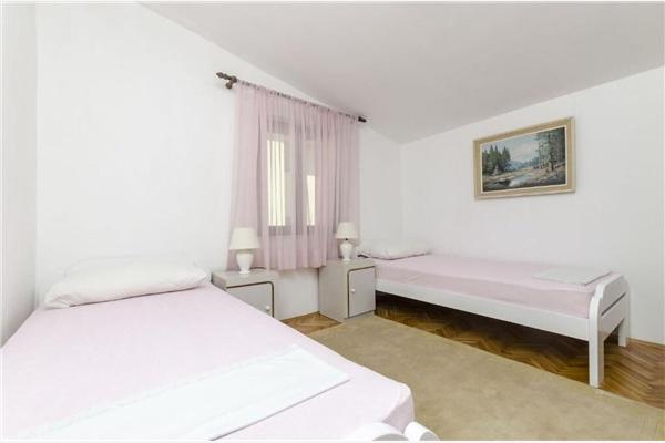 Apartment A1, for 5 persons