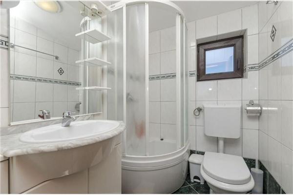 Apartment A1, for 5 persons