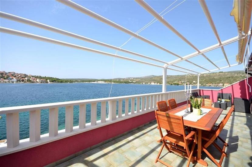 Apartment A1, for 10 persons