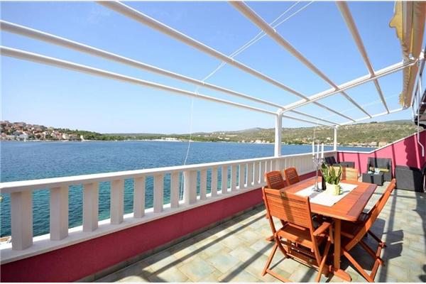 Apartment A1, for 10 persons