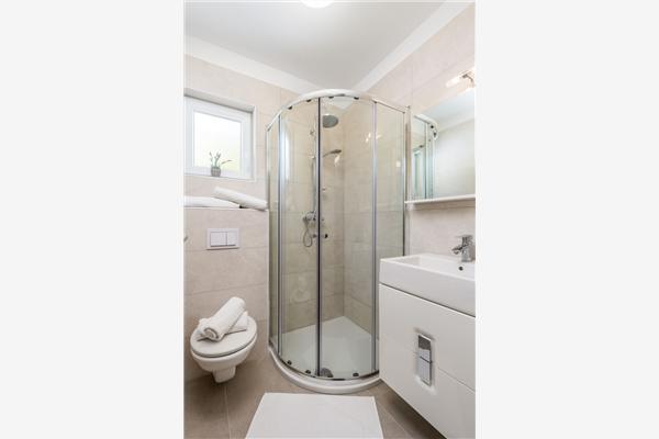 Room S2, for 3 persons