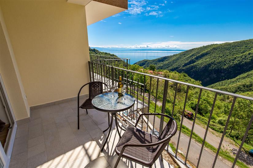 Room S2, for 3 persons