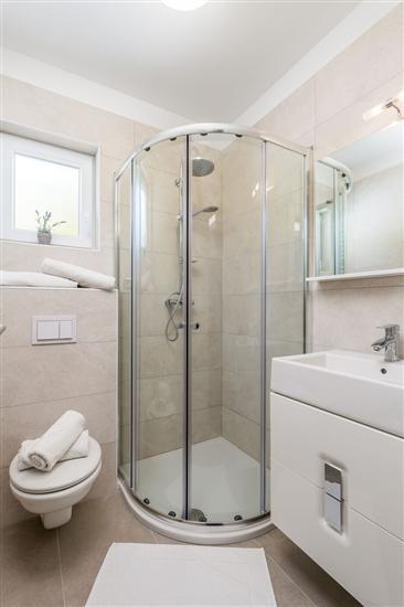 Room S1, for 3 persons