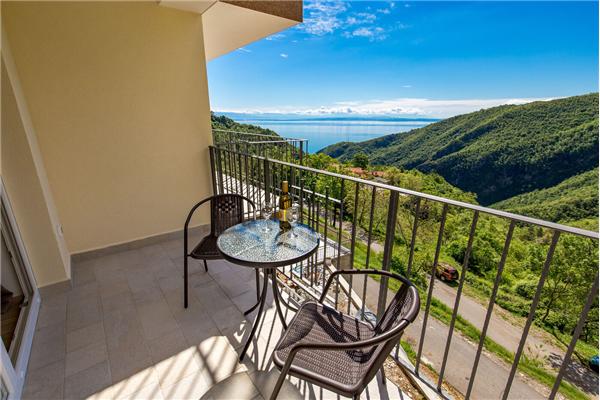 Room S4, for 3 persons