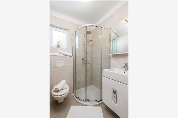 Room S5, for 3 persons