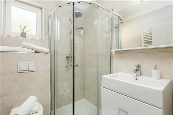 Room S7, for 3 persons