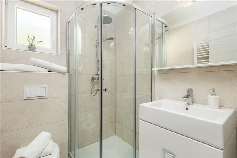 Room S10, for 3 persons