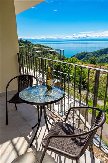 Room S11, for 3 persons