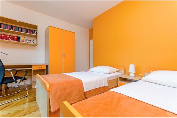 Apartment A2, for 5 persons