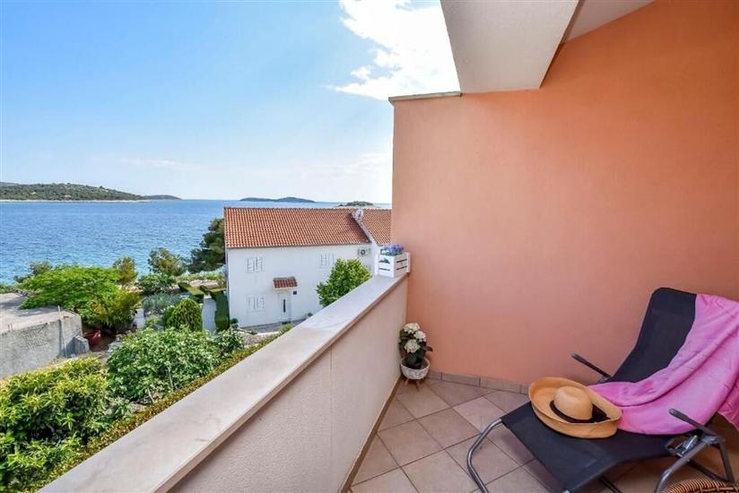 Apartment A2, for 6 persons