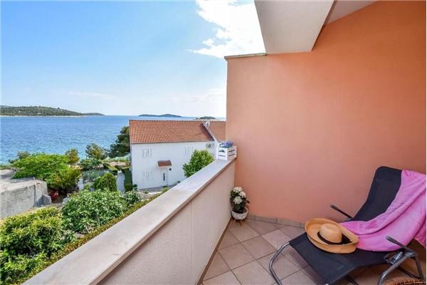 Apartment A2, for 6 persons