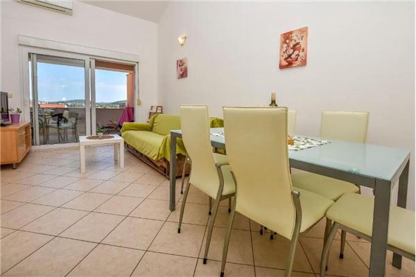 Apartment A2, for 6 persons