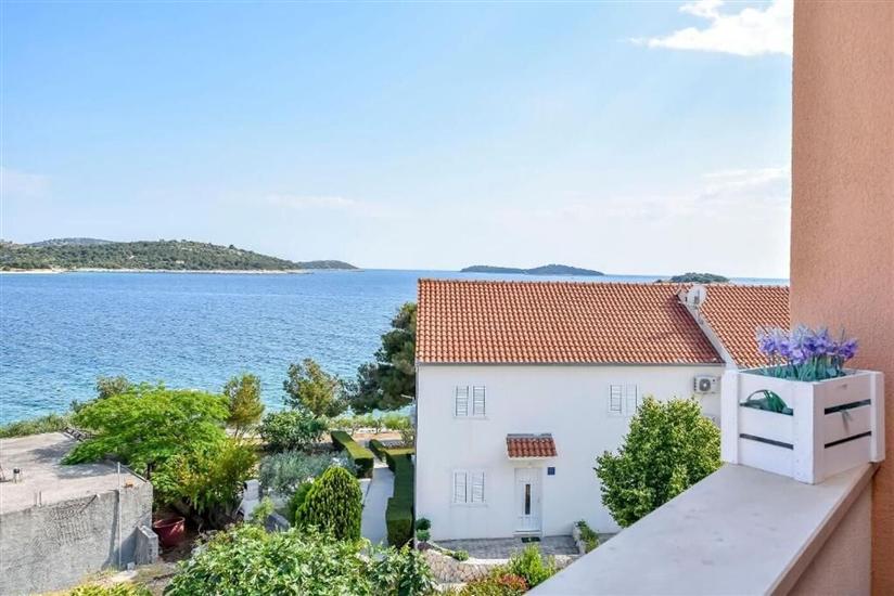 Apartment A2, for 6 persons