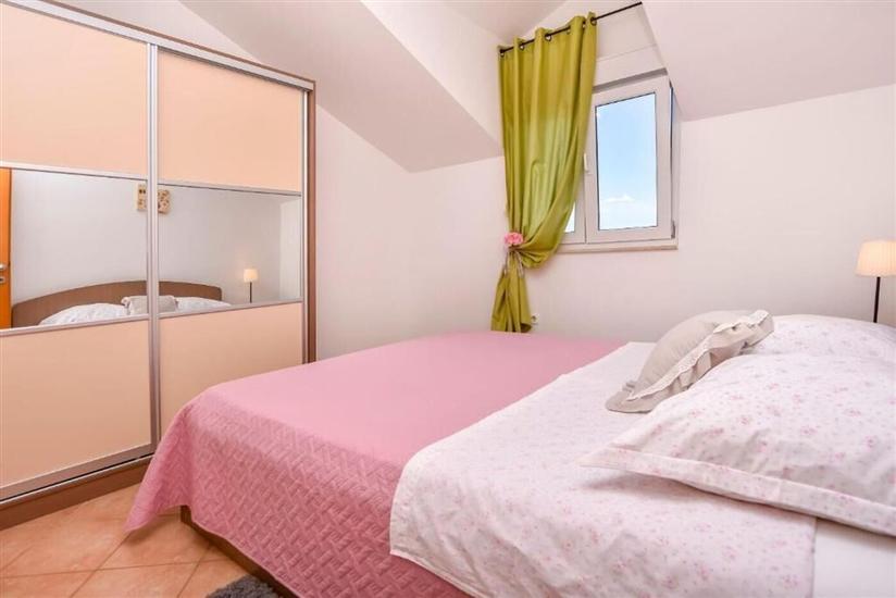 Apartment A2, for 6 persons