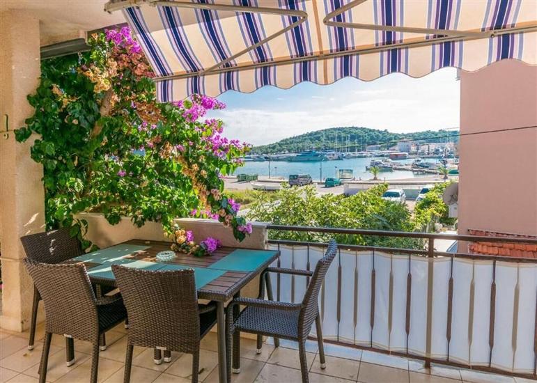 Apartment A4, for 6 persons