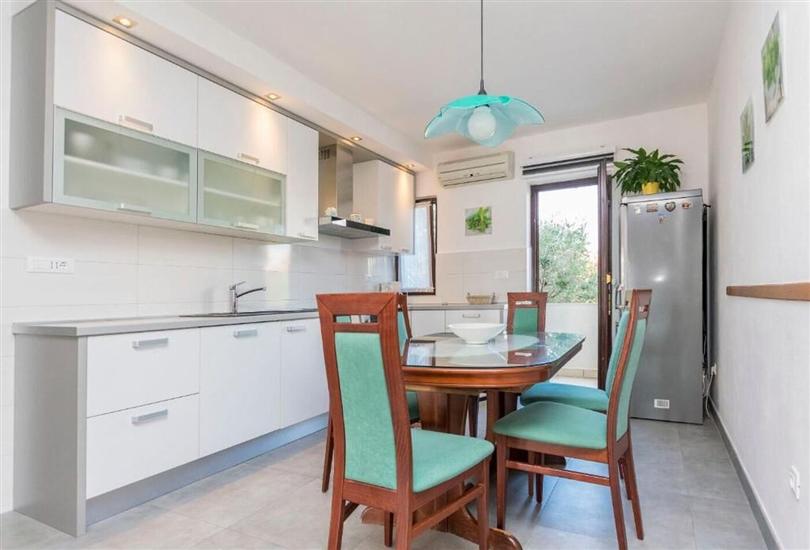 Apartment A4, for 6 persons