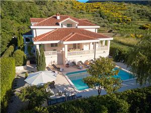 Villa Plasa Zrnovnica (Split), Superficie 520,00 m2, Hébergement avec piscine, Distance (vol d'oiseau) jusqu'au centre ville 400 m