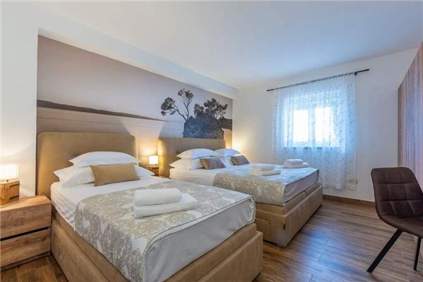 House K1, for 18 persons