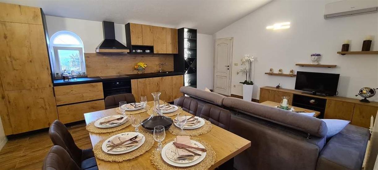 House K1, for 18 persons