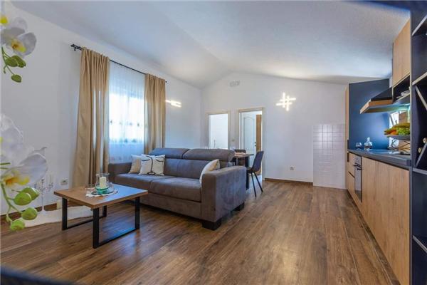 House K1, for 18 persons